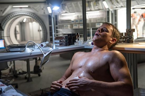 "Người về từ sao Hỏa" đại bại trước "Cuộc chiến không trọng lực" - 2