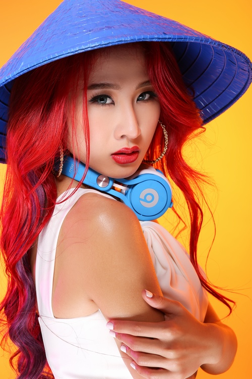 DJ Oxy hóa công chúa tóc đỏ quyến rũ - 5