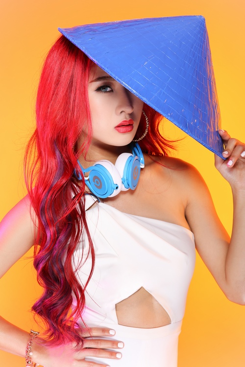 DJ Oxy hóa công chúa tóc đỏ quyến rũ - 7