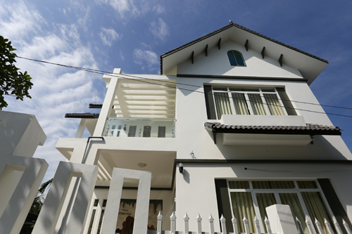 Phạm Hương "mờ tịt" về ngôi nhà tiền tỷ của gia đình - 2