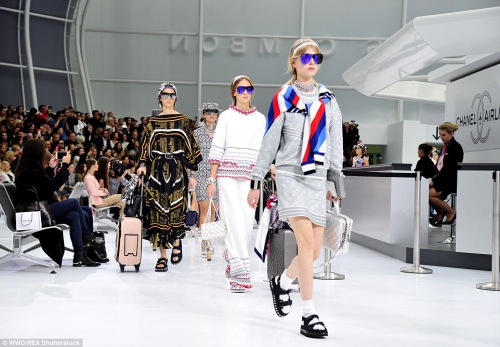 Chanel "chơi sang" với sân bay to đẹp giữa lòng Paris - 2