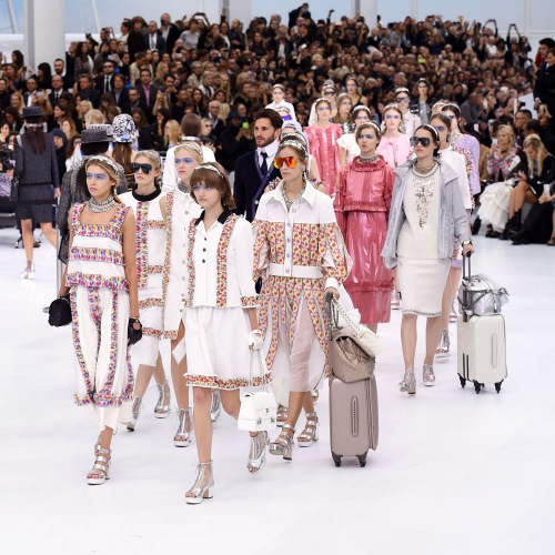 Chanel "chơi sang" với sân bay to đẹp giữa lòng Paris - 4