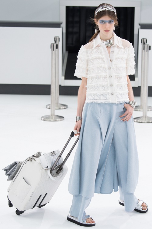 Chanel "chơi sang" với sân bay to đẹp giữa lòng Paris - 10