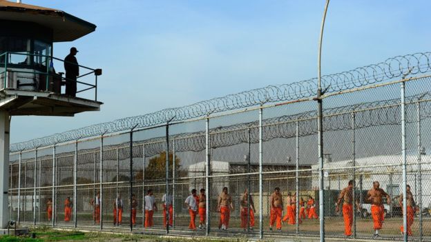 Nhà tù hết chỗ, Mỹ phóng thích 6.000 tù nhân - 1