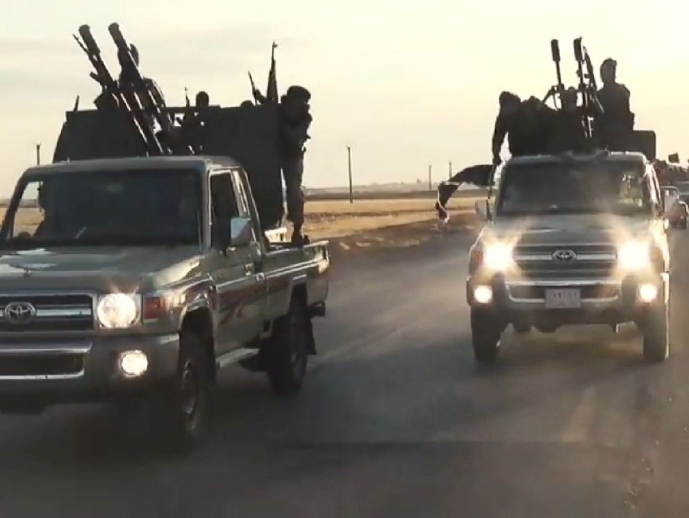 Mỹ truy nguồn gốc dàn xe Toyota của phiến quân IS - 1