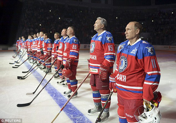 TT Putin chơi hockey mừng sinh nhật tuổi 63 - 1