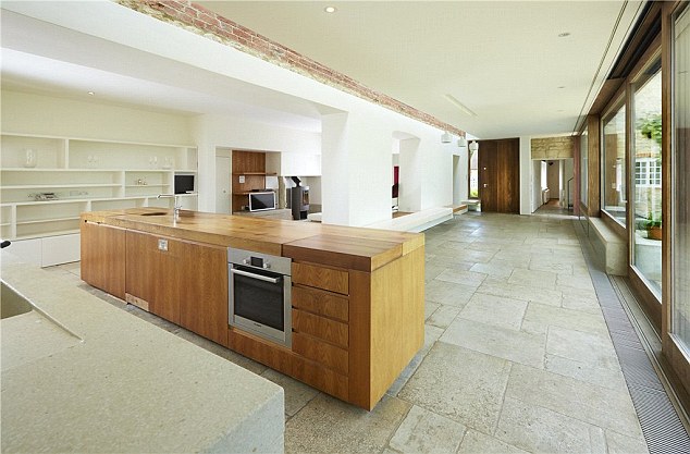 Tình duyên và khối tài sản kếch xù của vua hài Mr Bean - 3