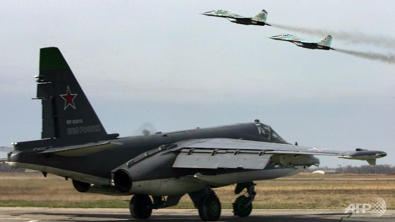 Lầu Năm góc: Chiến đấu cơ Nga “không đe dọa” máy bay Mỹ tại Syria - 1