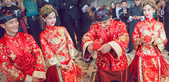 Đám cưới Huỳnh Hiểu Minh - Angelababy diễn ra ngày 8.10 với hoạt động đầu tiên là lễ rước dâu và thực hiện nghi thức bái đường lúc 11h30.