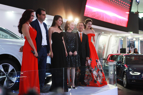 Phạm Hương, Kỳ Duyên xuất hiện bên dàn xế hộp bạc tỷ - 9