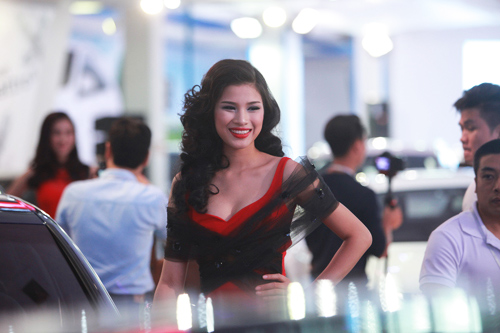 Phạm Hương, Kỳ Duyên xuất hiện bên dàn xế hộp bạc tỷ - 10