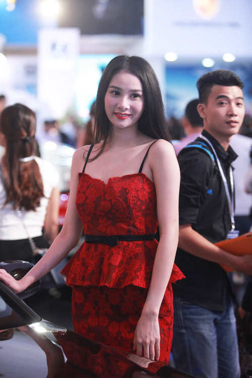 Phạm Hương, Kỳ Duyên xuất hiện bên dàn xế hộp bạc tỷ - 14