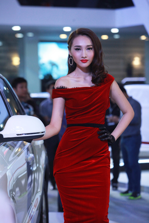 Phạm Hương, Kỳ Duyên xuất hiện bên dàn xế hộp bạc tỷ - 2