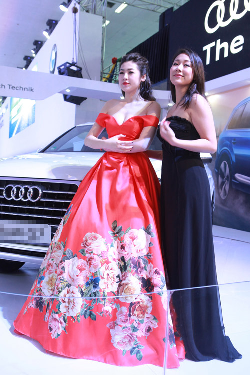 Phạm Hương, Kỳ Duyên xuất hiện bên dàn xế hộp bạc tỷ - 8