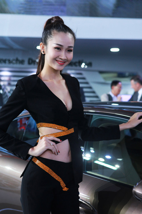 Phạm Hương, Kỳ Duyên xuất hiện bên dàn xế hộp bạc tỷ - 4