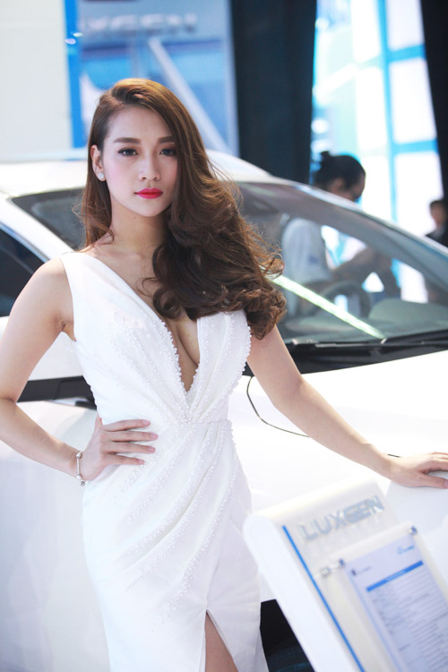 Phạm Hương, Kỳ Duyên xuất hiện bên dàn xế hộp bạc tỷ - 5