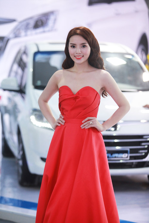 Phạm Hương, Kỳ Duyên xuất hiện bên dàn xế hộp bạc tỷ - 6