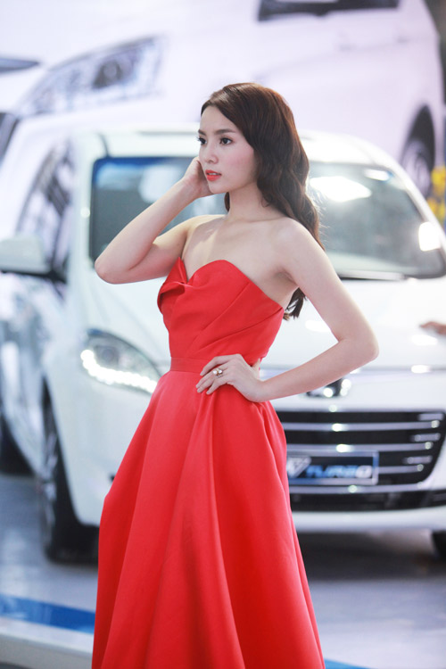 Phạm Hương, Kỳ Duyên xuất hiện bên dàn xế hộp bạc tỷ - 7