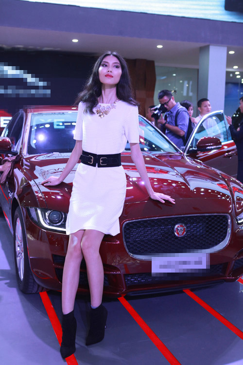 Phạm Hương, Kỳ Duyên xuất hiện bên dàn xế hộp bạc tỷ - 13