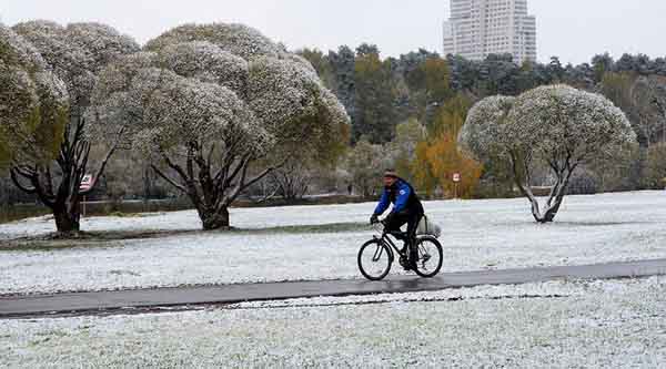 Tuyết đầu mùa phủ trắng thủ đô Nga - 1