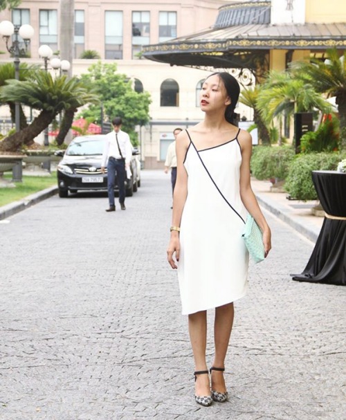 Diện váy ngủ ra đường: Xu hướng "hot" đầu thu - 7