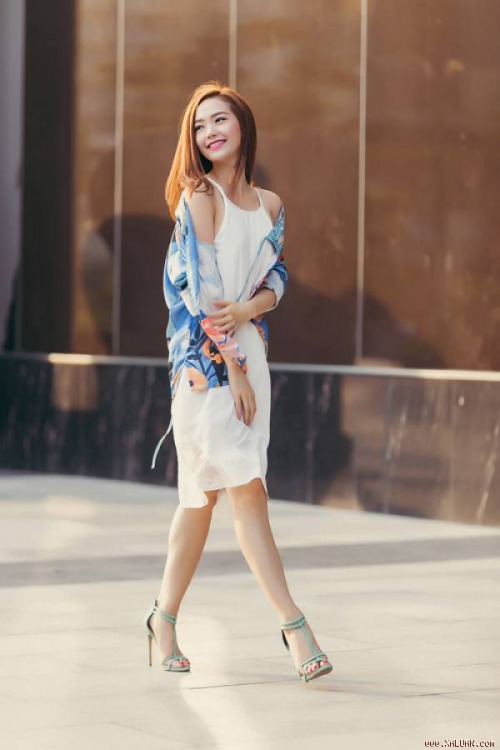 Diện váy ngủ ra đường: Xu hướng "hot" đầu thu - 9