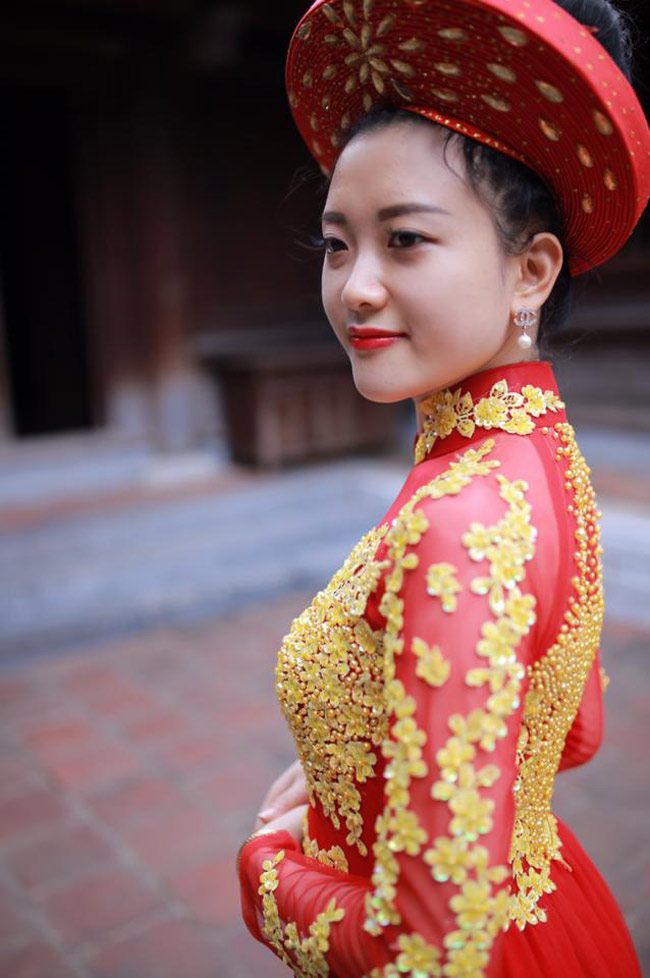 Võ Thị Tú Anh  (sinh năm 1992, quê Nam Đàn, Nghệ An) là nữ cảnh sát xinh đẹp hiện đang công tác tại tỉnh Nghệ An