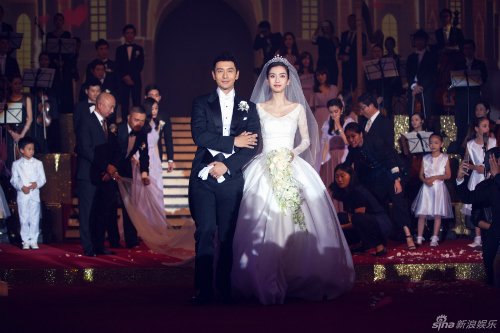 Tranh cãi về đám cưới xa hoa của Huỳnh Hiểu Minh - 1
