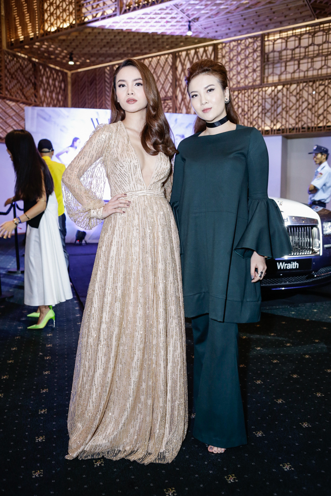 Lý Nhã Kỳ đọ sắc với Thu Thảo trên thảm đỏ Elle Show - 3