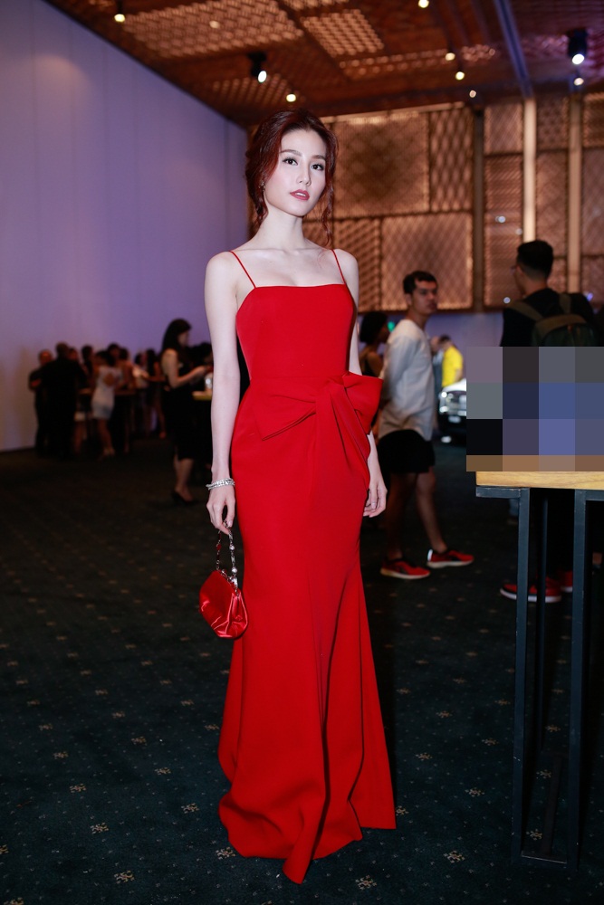 Lý Nhã Kỳ đọ sắc với Thu Thảo trên thảm đỏ Elle Show - 6