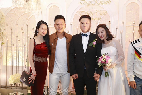 Vợ chồng Tuấn Hưng đến mừng đám cưới Vũ Duy Khánh - 1