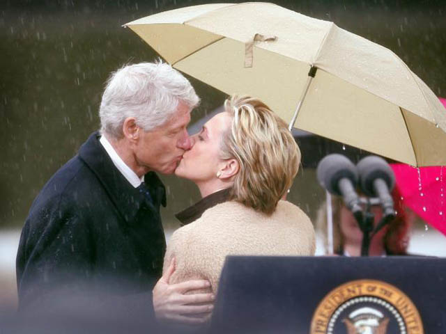 Vợ chồng bà Hillary Clinton kỷ niệm 40 năm ngày cưới - 1