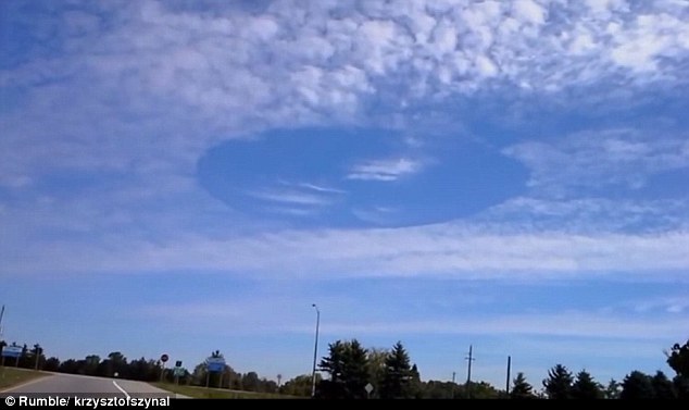Hố tròn khổng lồ bí ẩn trên bầu trời Canada - 1