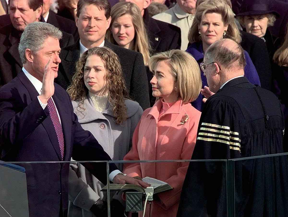 Vợ chồng Hillary – Bill Clinton và 40 năm mặn nồng - 10