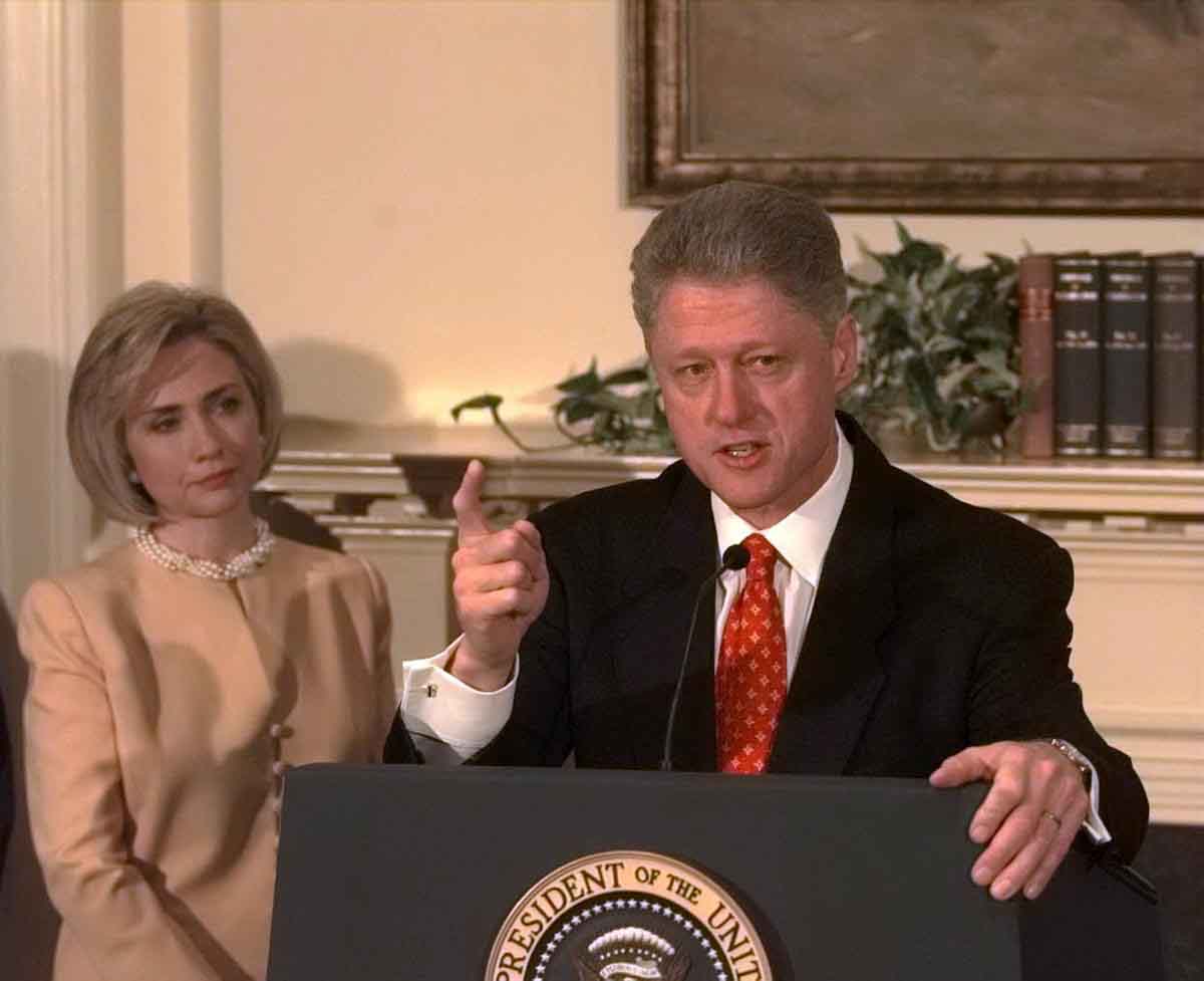 Vợ chồng Hillary – Bill Clinton và 40 năm mặn nồng - 11