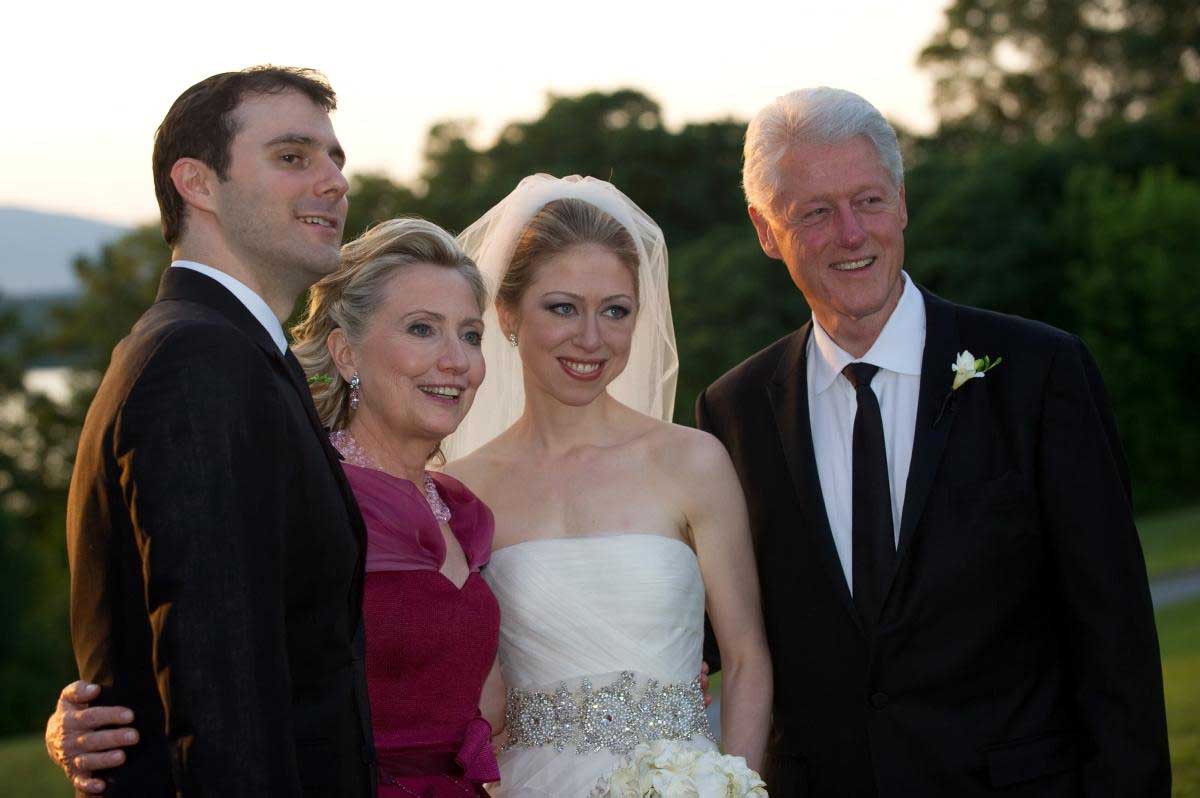 Vợ chồng Hillary – Bill Clinton và 40 năm mặn nồng - 12