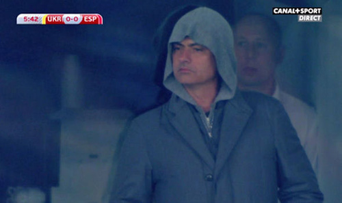 Mourinho bị lộ khi “do thám” ở Kiev - 1