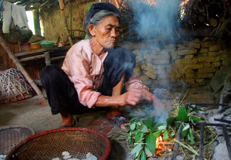 Gặp lại cặp vợ chồng duy nhất giữ tục ăn đất cổ xưa - 11