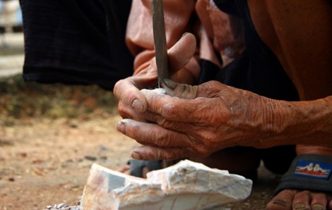 Gặp lại cặp vợ chồng duy nhất giữ tục ăn đất cổ xưa - 8