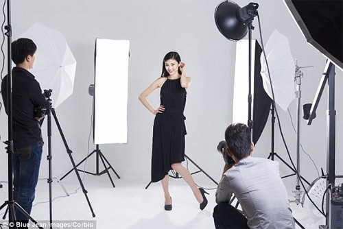 Tiết lộ mặt trái điên rồ của công việc trợ lý stylist - 3