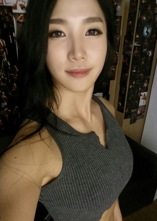 Mỹ nhân cơ bắp Hàn Quốc có khuôn mặt xinh như búp bê - 3