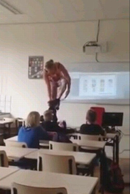 Cô giáo Hà Lan cởi đồ minh họa bài giảng cơ thể người - 1