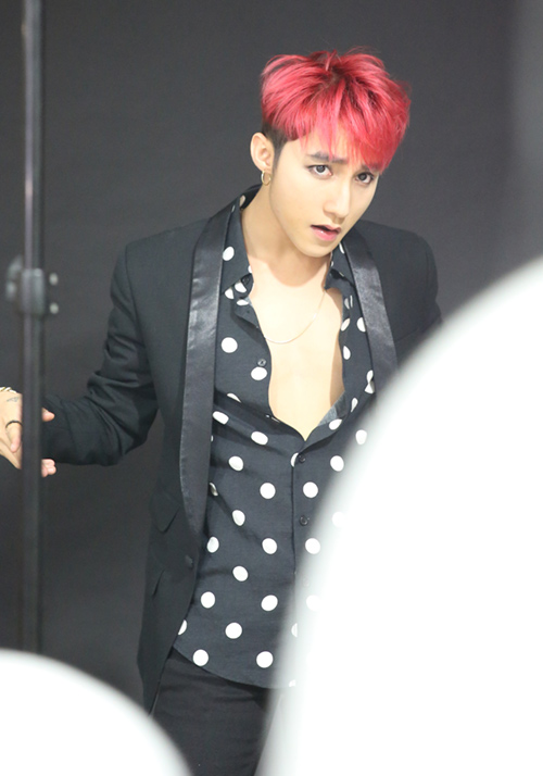 Sơn Tùng rơi nước mắt vì fan - 4