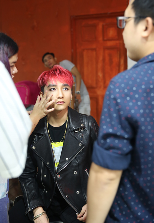 Sơn Tùng rơi nước mắt vì fan - 3