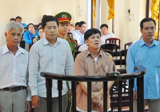 Lãnh 15 năm tù, bị cáo cảm ơn HĐXX - 2