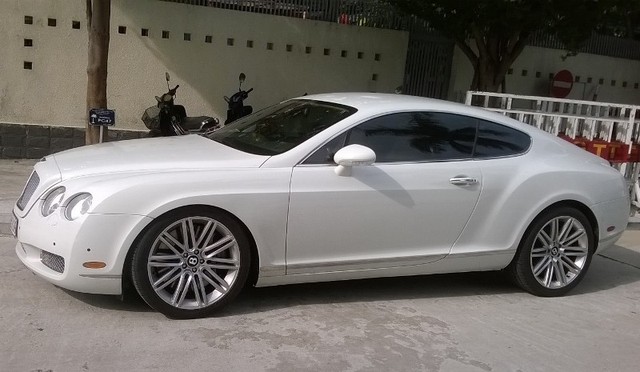 Đà Nẵng: Tạm giữ “siêu xe” Bentley nghi nhập lậu - 1