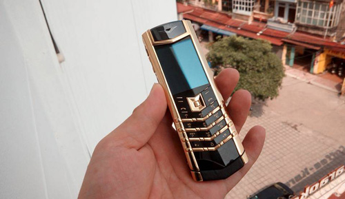 Cơn sốt điện thoại doanh nhân giá 18 triệu đồng - 5