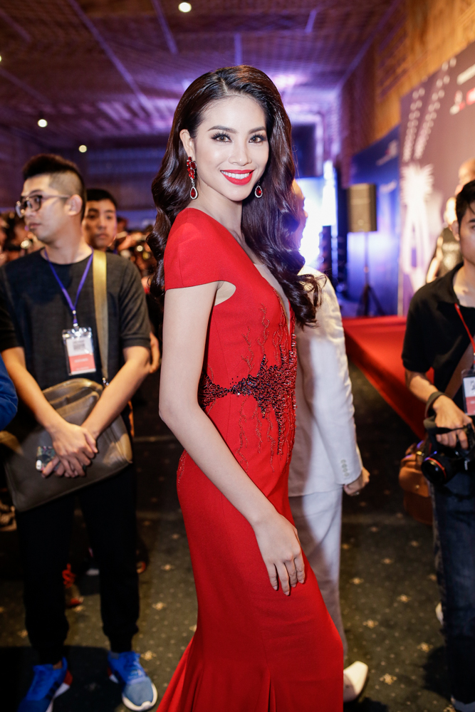 Helly Tống, Phương Linh "gây mê" với áo dài cách tân - 4