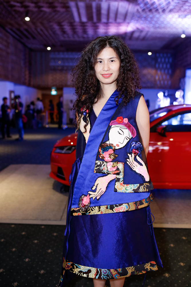 Helly Tống, Phương Linh "gây mê" với áo dài cách tân - 8