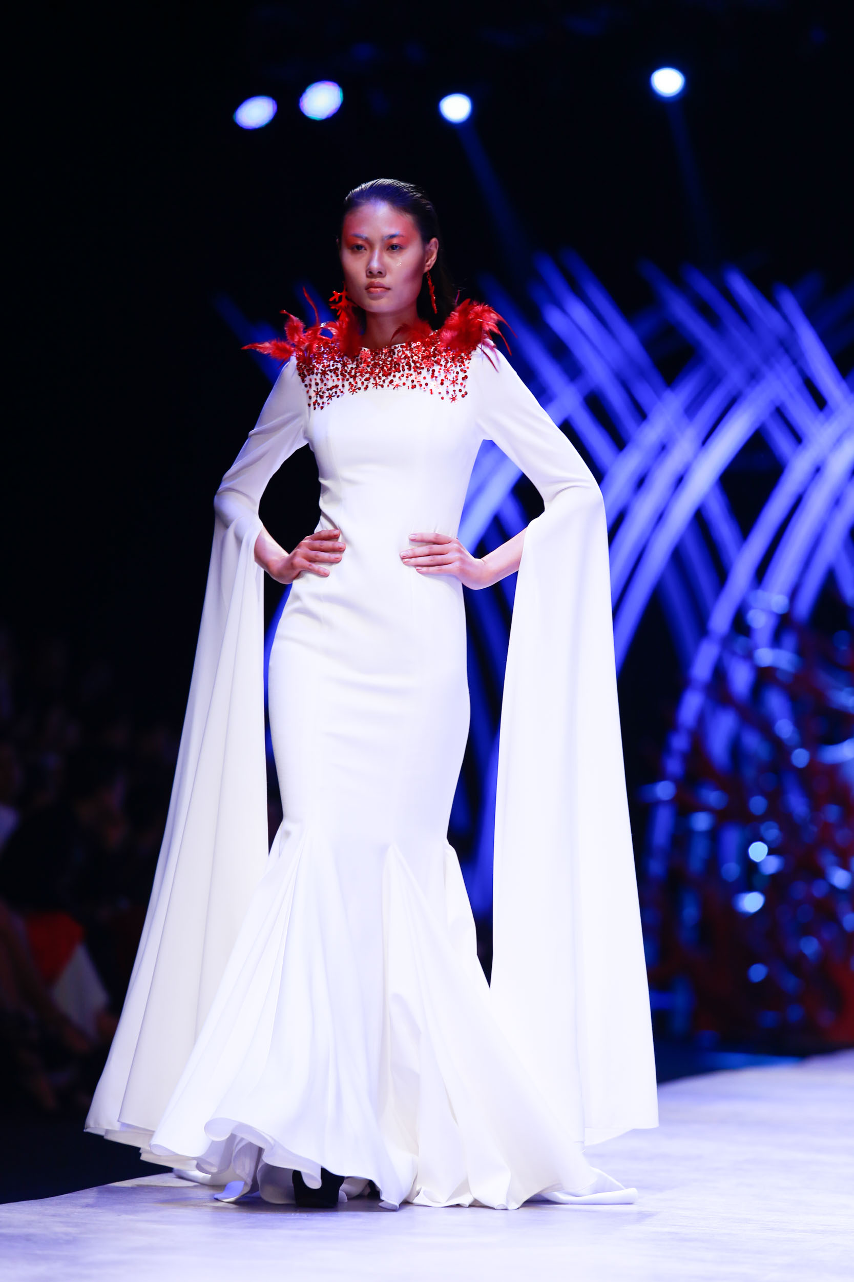 Á hậu Hoàng My "3 vòng như 1" khi trở lại sàn diễn - 4